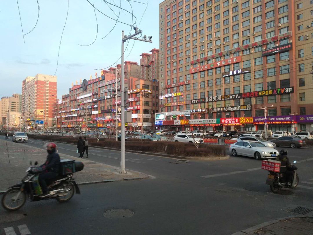 (延边大学对面的特色商业街)