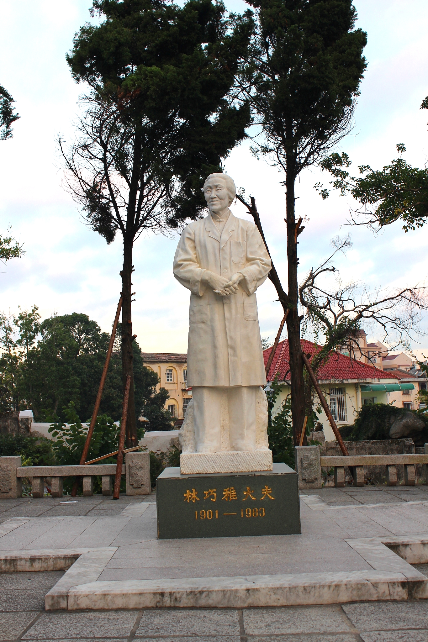 厦门鼓浪屿的毓园万婴之母林巧稚接生了5万多名婴儿