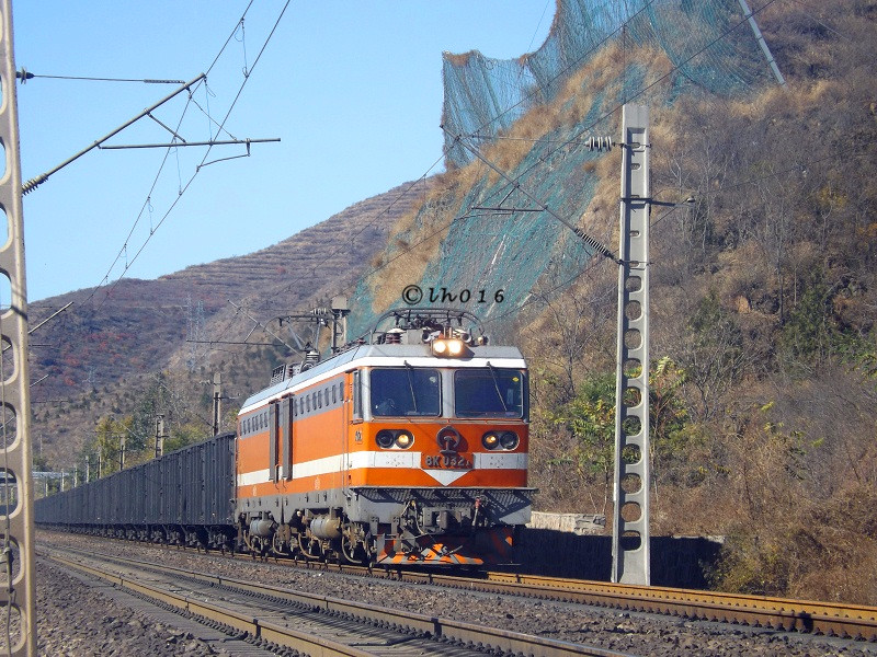 1987年引进昵称法国橙的8k型电力机车