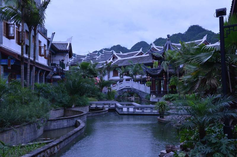 荔波古镇民族文化旅游综合体是清朝乾隆年间百年荔波石城历史再现,分