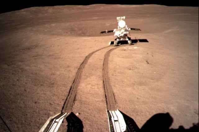 嫦娥4号着陆器与玉兔2号月球车