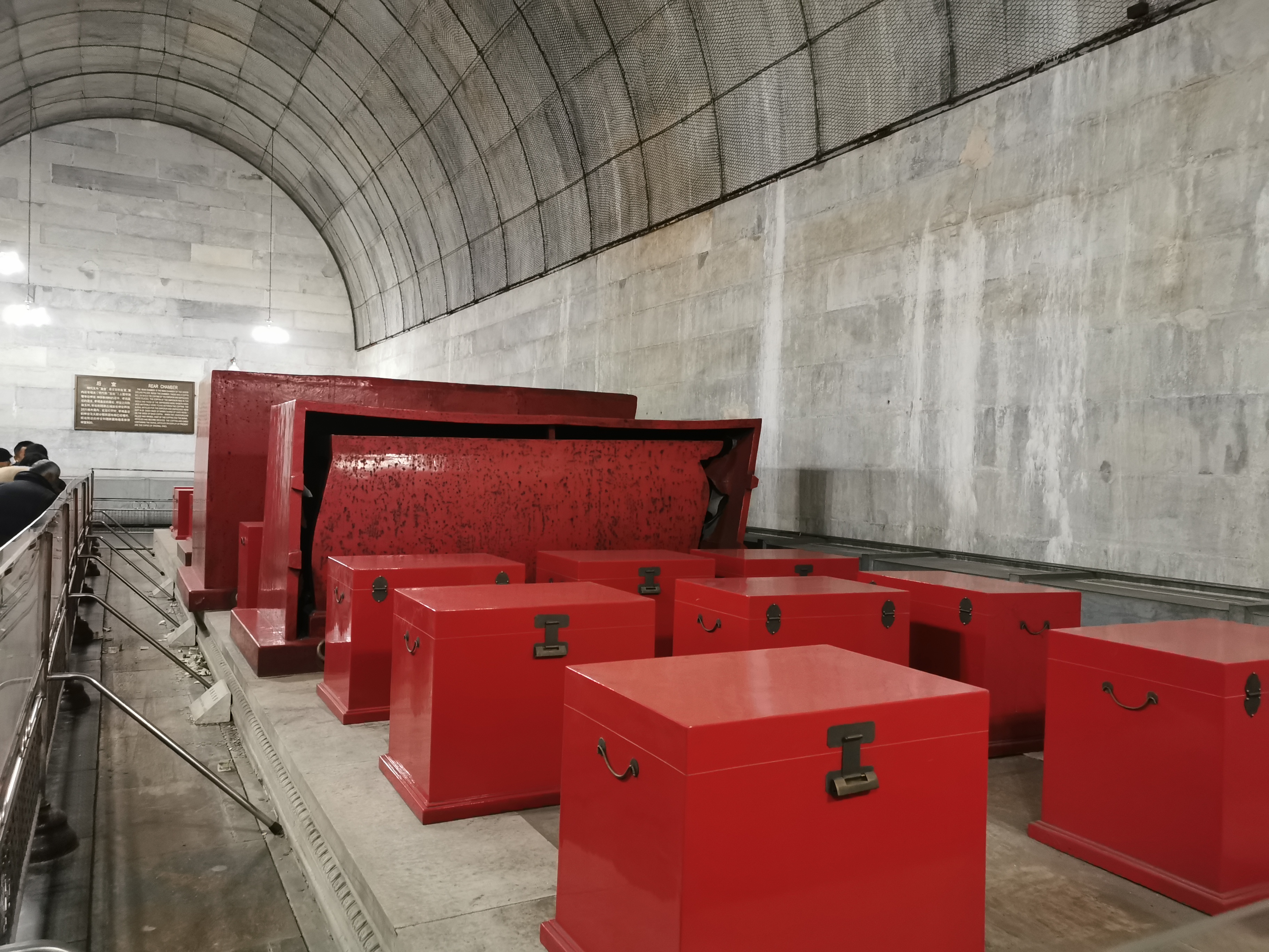 明十三陵唯一开放的定陵地宫金井在什么位置