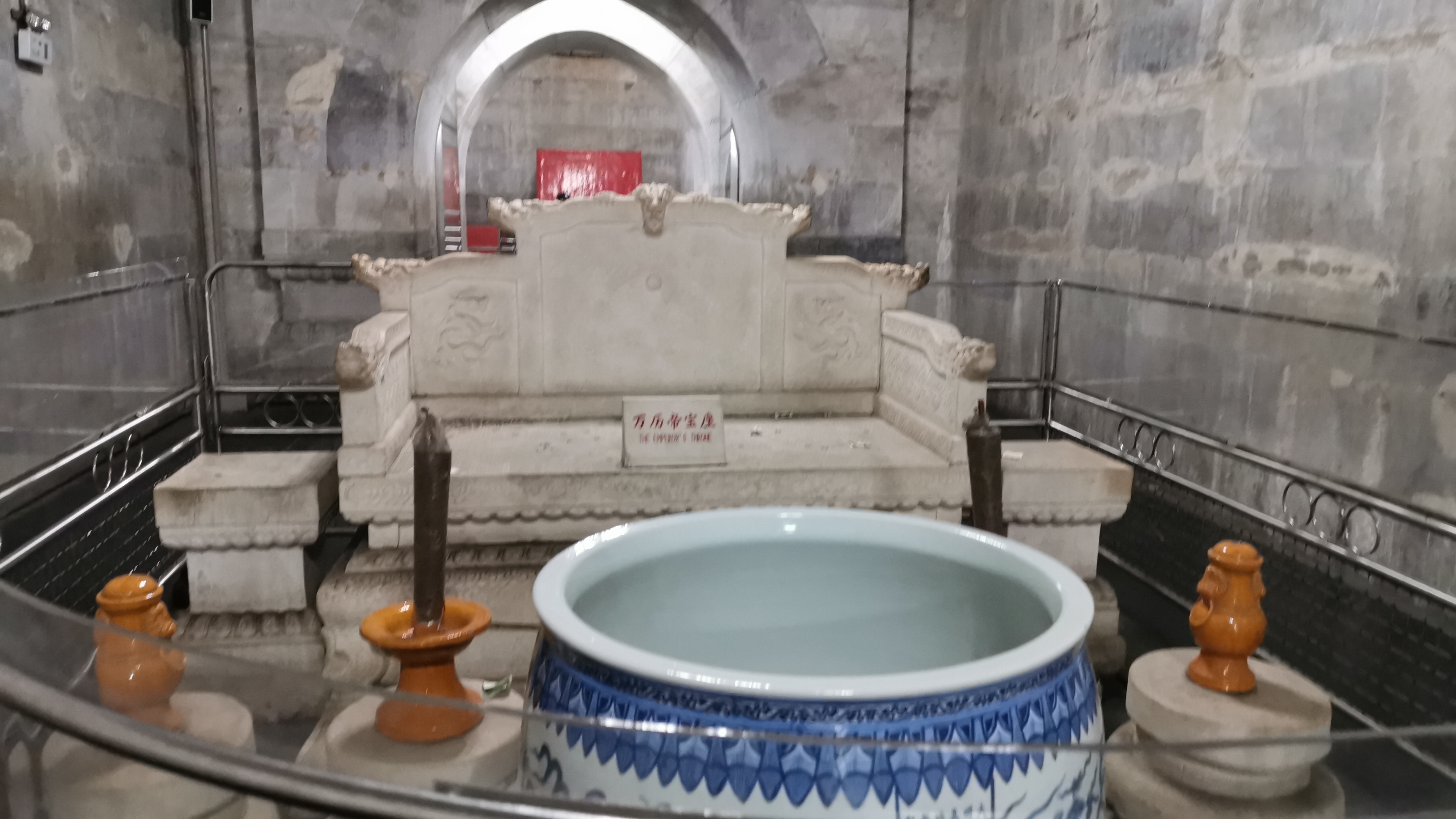 明十三陵唯一开放的定陵地宫金井在什么位置