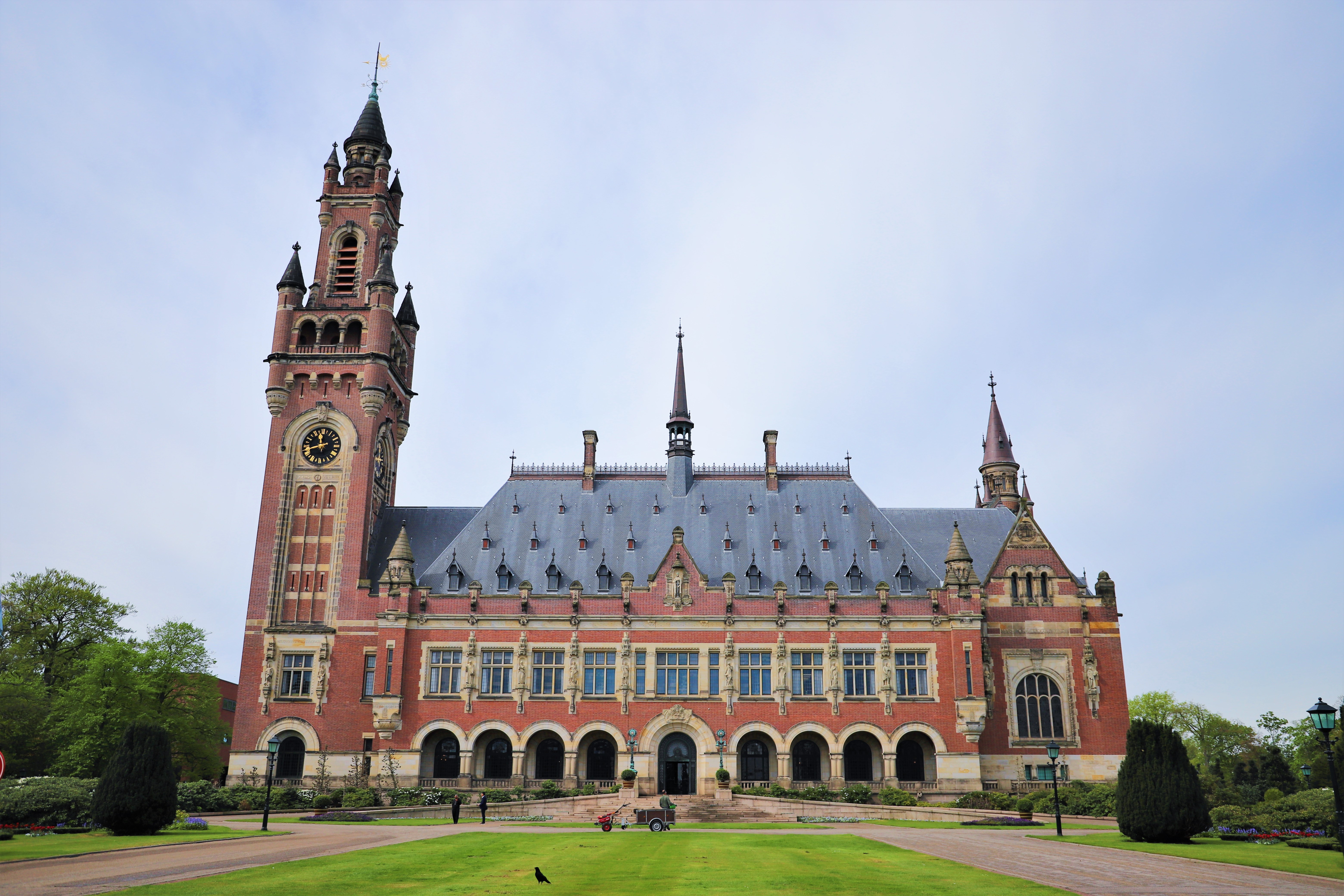 海牙国际法庭和平之路的石头由197个国家捐赠中国捐的石头这样