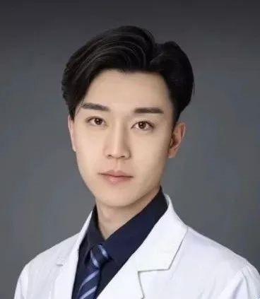 医生徐晔疫情当前,宅家的人们捧红了一部小众纪录片《中国医生》(9集