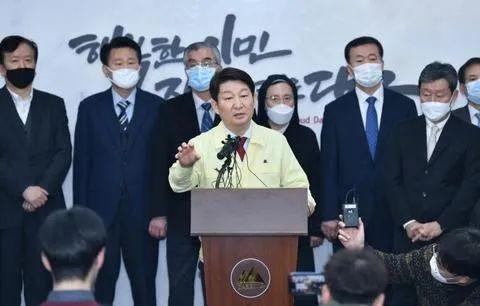 韩国突发疫情超级传播事件1001人被居家隔离