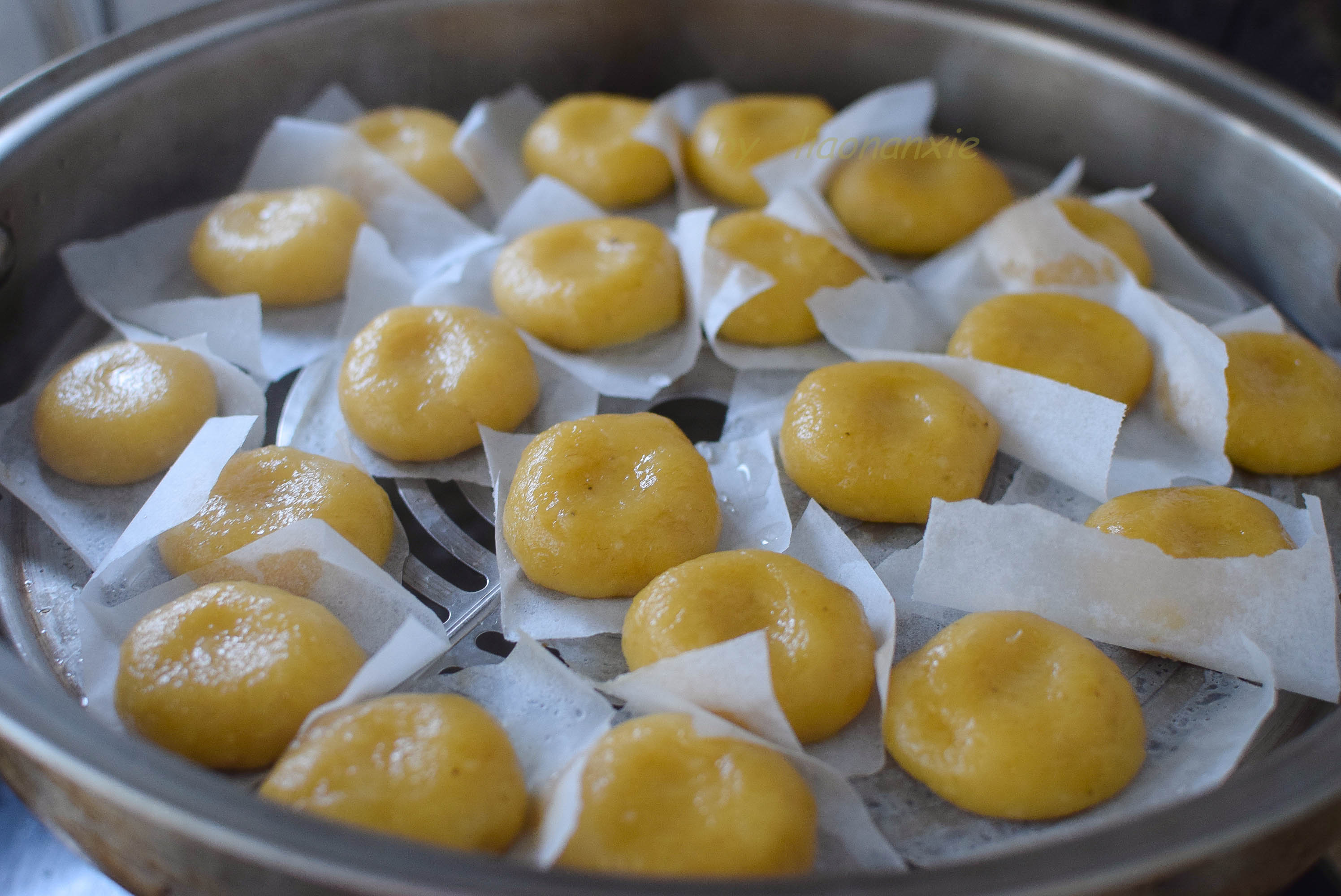 不用牛奶不用水,面粉加它做饼子,鲜甜又弹牙,出锅女儿吃5个