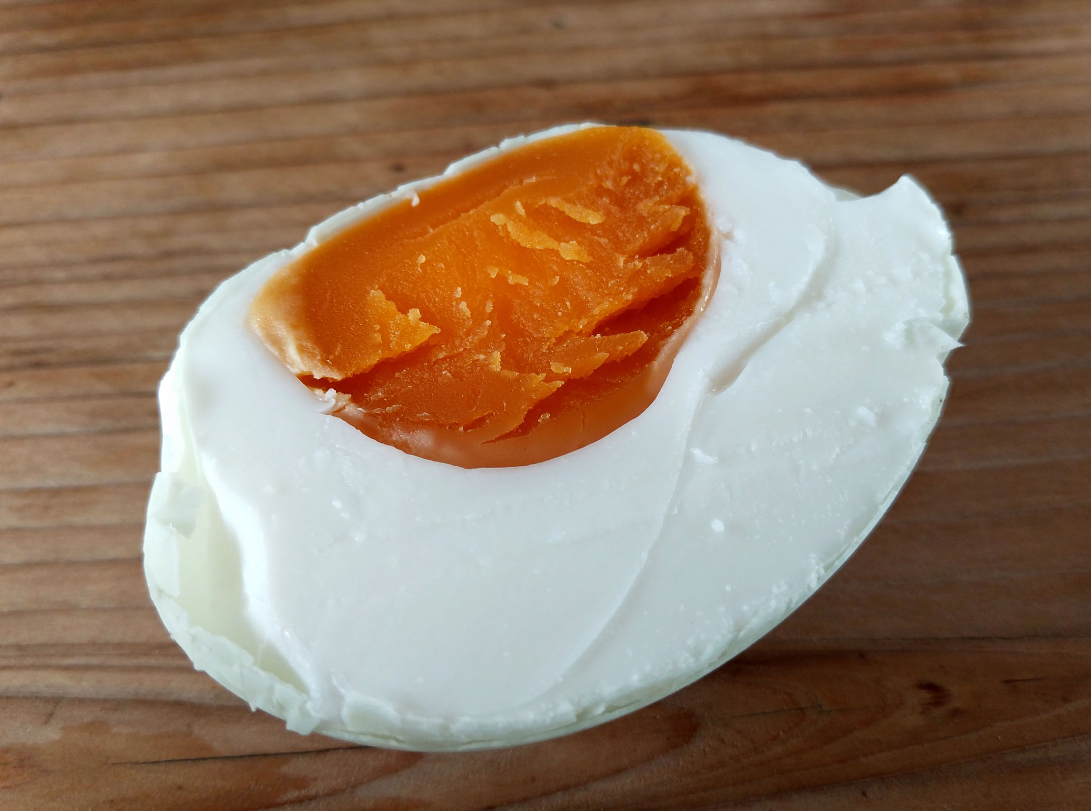 很多东西都不能吃,否则,就会给身体带来特别大的危害,咸鸭蛋里边还有