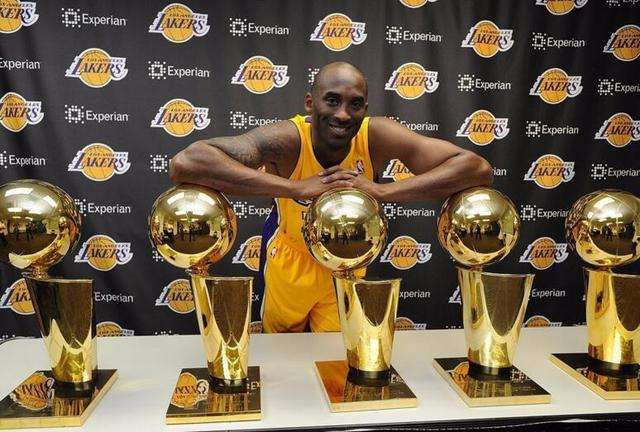 科比为什么能拥有伟大的生涯艾弗森回忆我要去夜店他要去训练