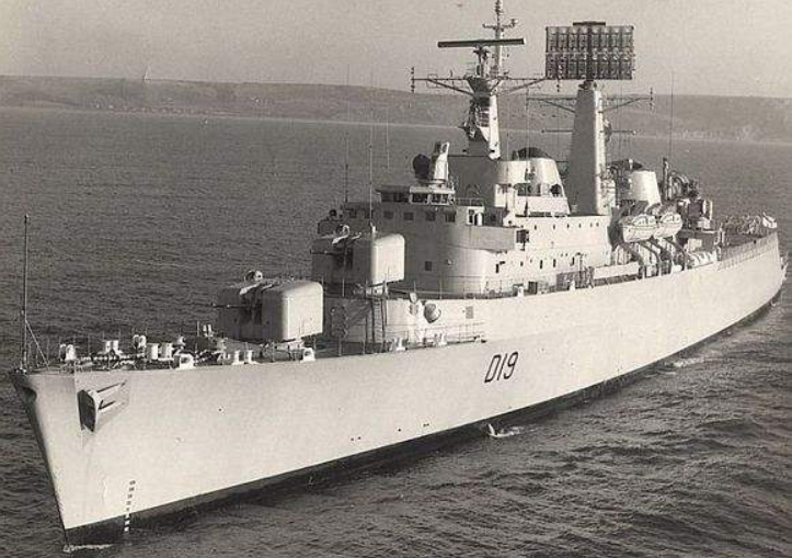 英伦重剑皇家海军战后的骄傲之一英国82型舰队防空导弹驱逐舰