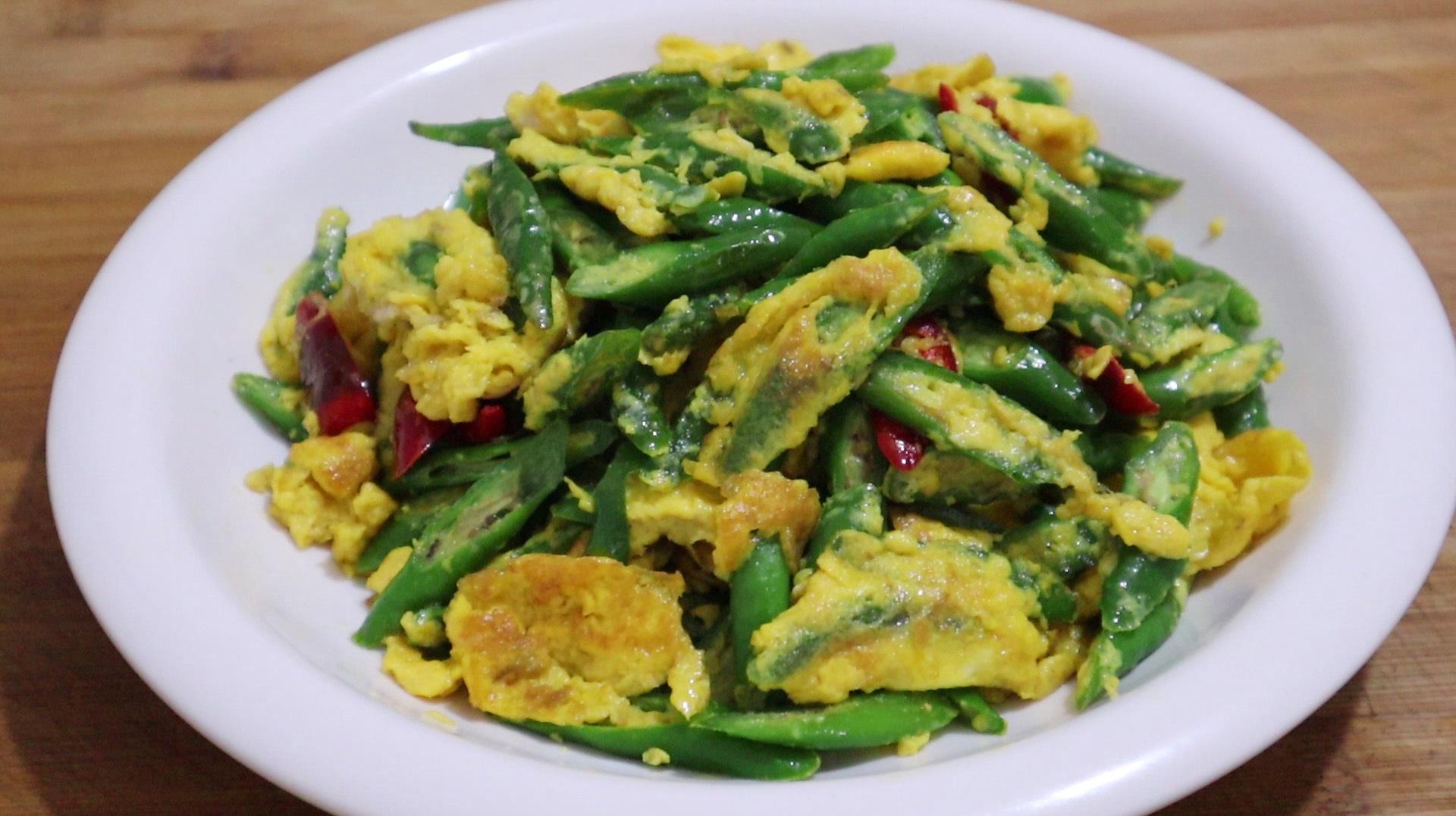 鸡蛋炒辣椒到底是辣椒先下锅还是鸡蛋先下锅大厨教你一招