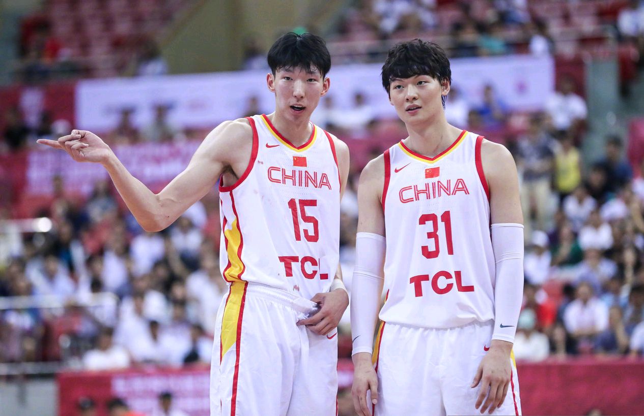 但是周琦到底具备易建联几层功力,能否扛起中国男篮的攻防大旗,一直是