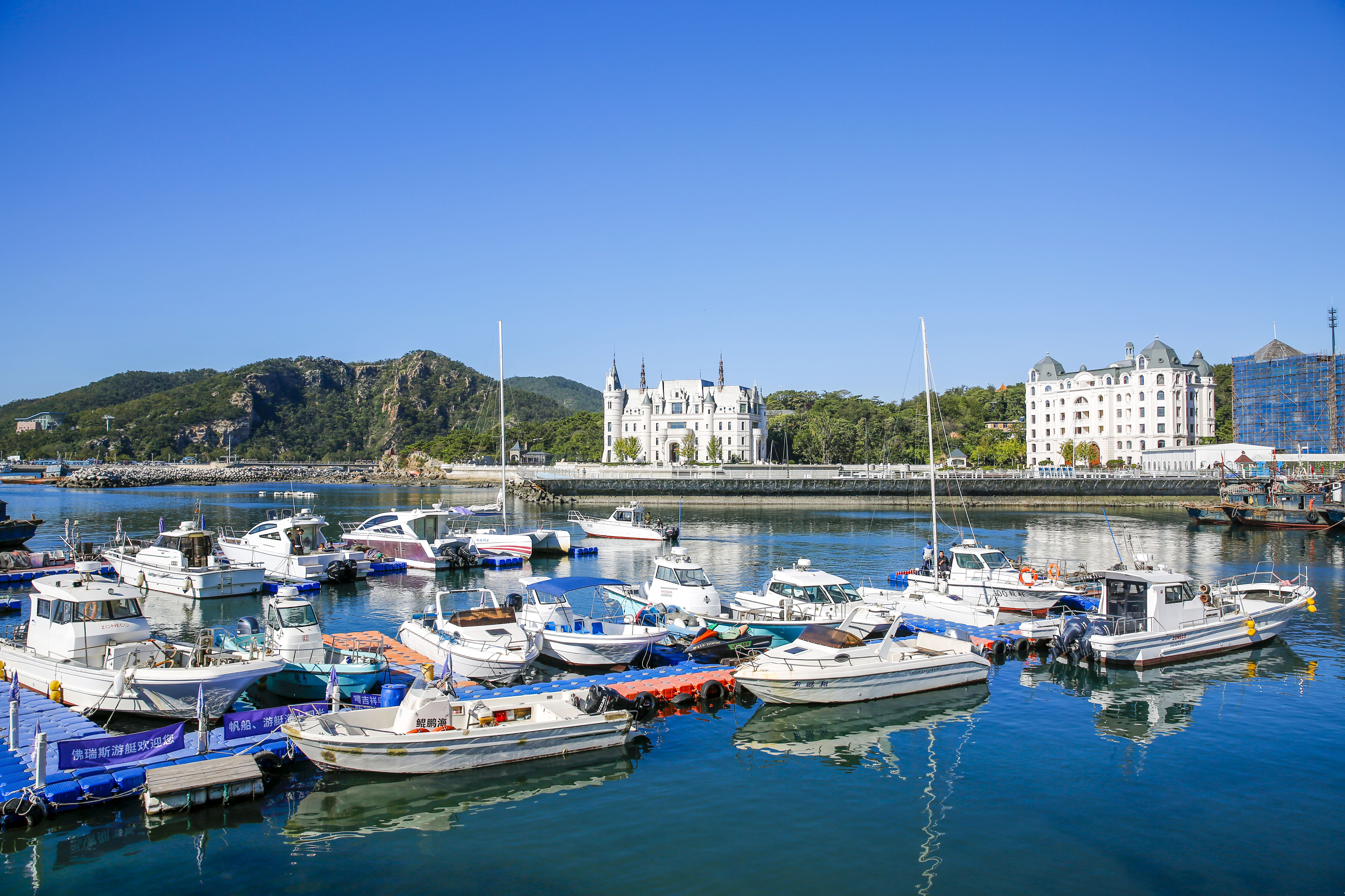 大连渔人码头市井文化与自然风光相融合品咖啡发呆尽享慢时光