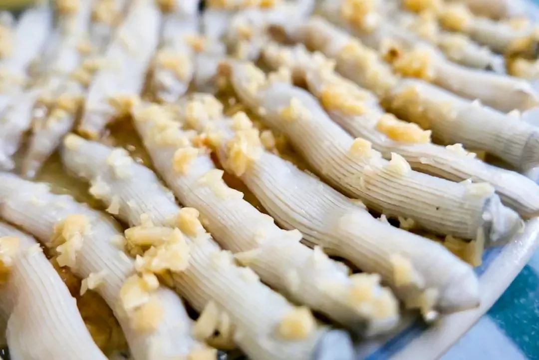 清蒸沙虫除了清蒸,在这里也可以吃到油炸沙虫.