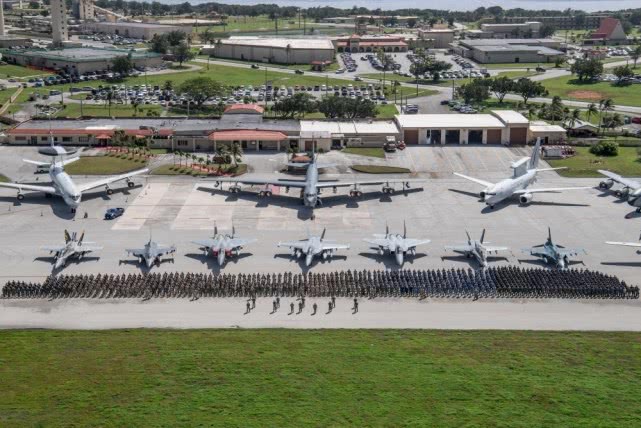 【“对抗北方-2020”军演中的成员列队