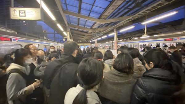 「映象网」专访留日学生：地铁站仅6成民众戴口罩，1月前口罩已断货