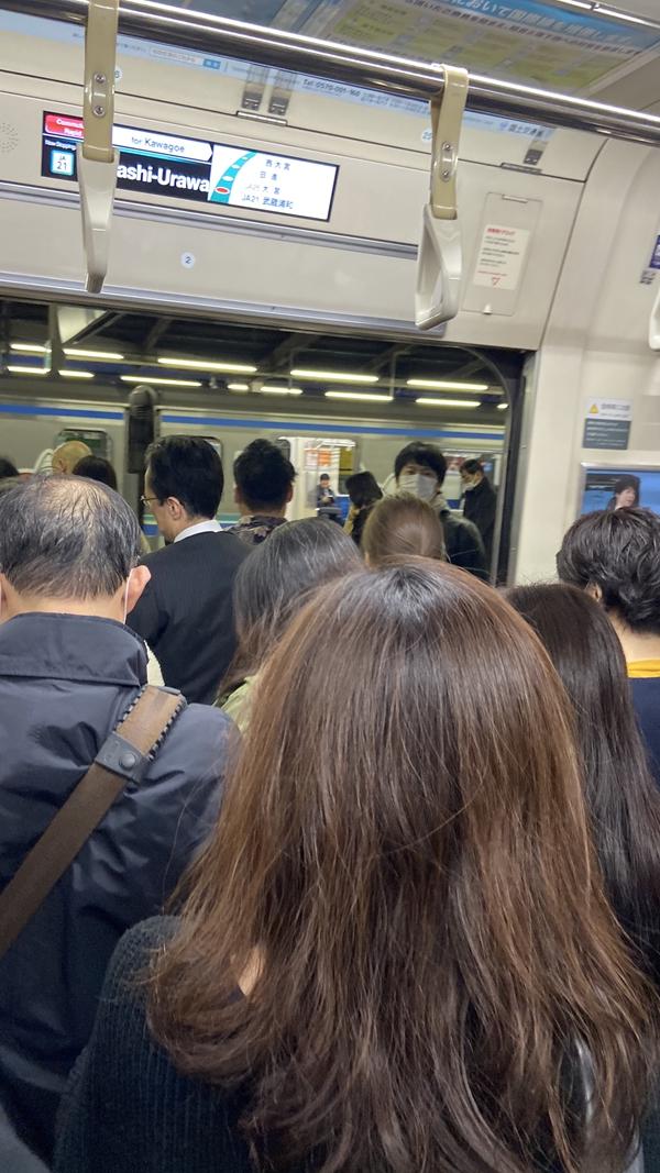 「映象网」专访留日学生：地铁站仅6成民众戴口罩，1月前口罩已断货