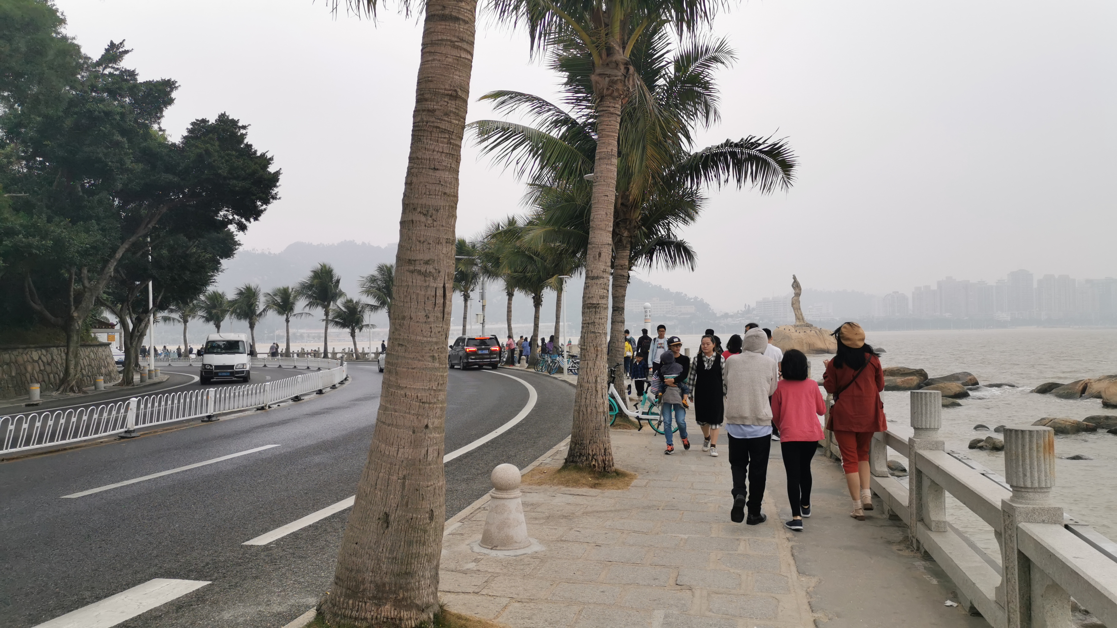 珠海岸邊珠海可以玩的地方還有,灣仔碼頭,海狸島,日月貝,等等,值得一