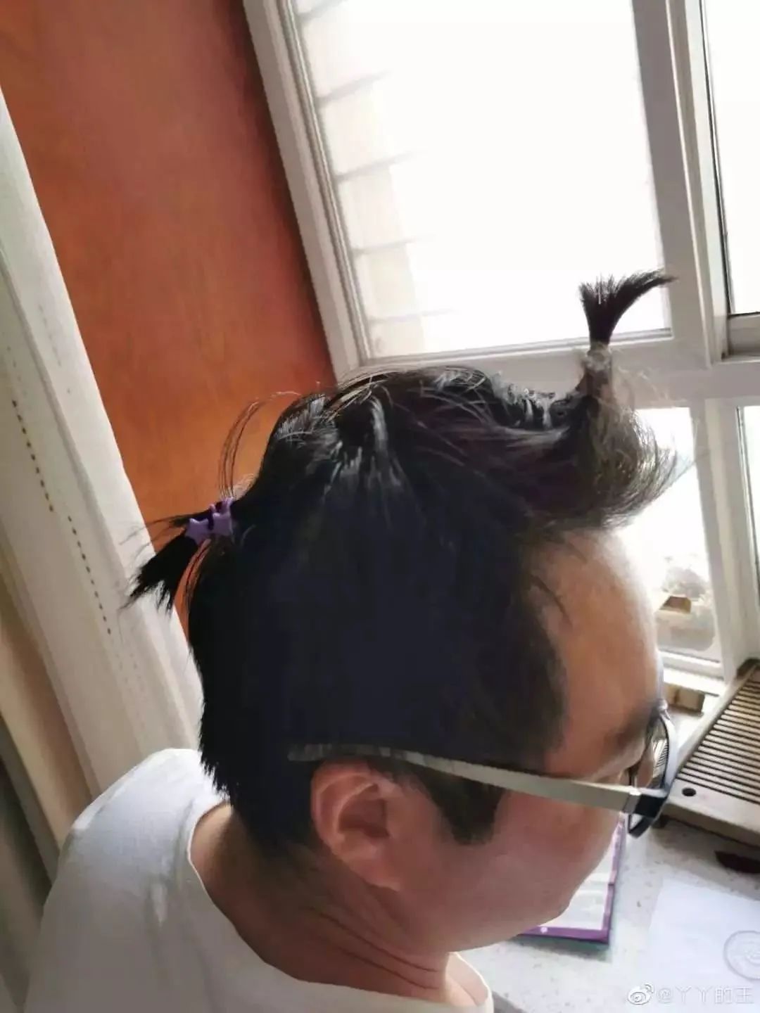 楚天都市报：儿子，爸爸要自学当Tony了，你的婴儿理发器借我用用……