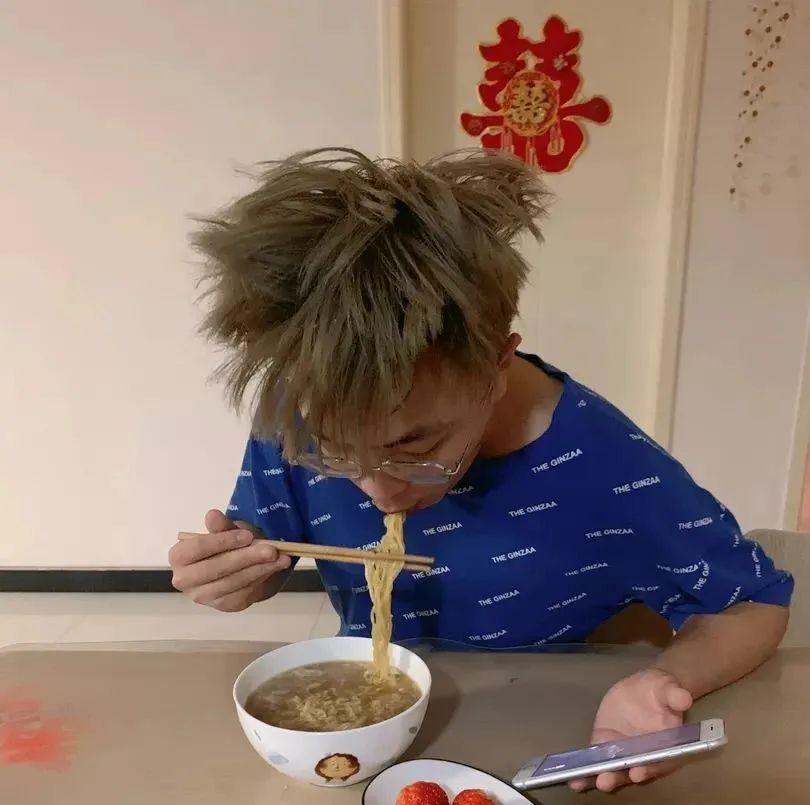 楚天都市报：儿子，爸爸要自学当Tony了，你的婴儿理发器借我用用……