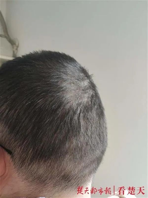 楚天都市报：儿子，爸爸要自学当Tony了，你的婴儿理发器借我用用……