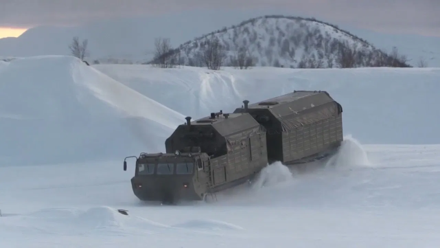 「环球时报」能在-60℃下做饭还不怕地雷的炊事车，恐怕也只有俄罗斯有了