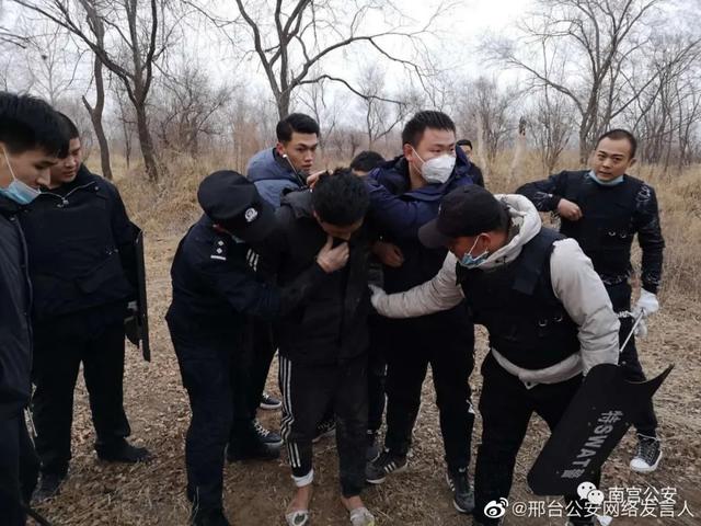 23"故意杀人案告破!嫌犯小区门口行凶致两死一重伤