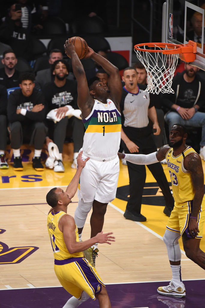 传奇对未来,湖人主场胜鹈鹕,詹姆斯40分8篮板"教育"新科状元