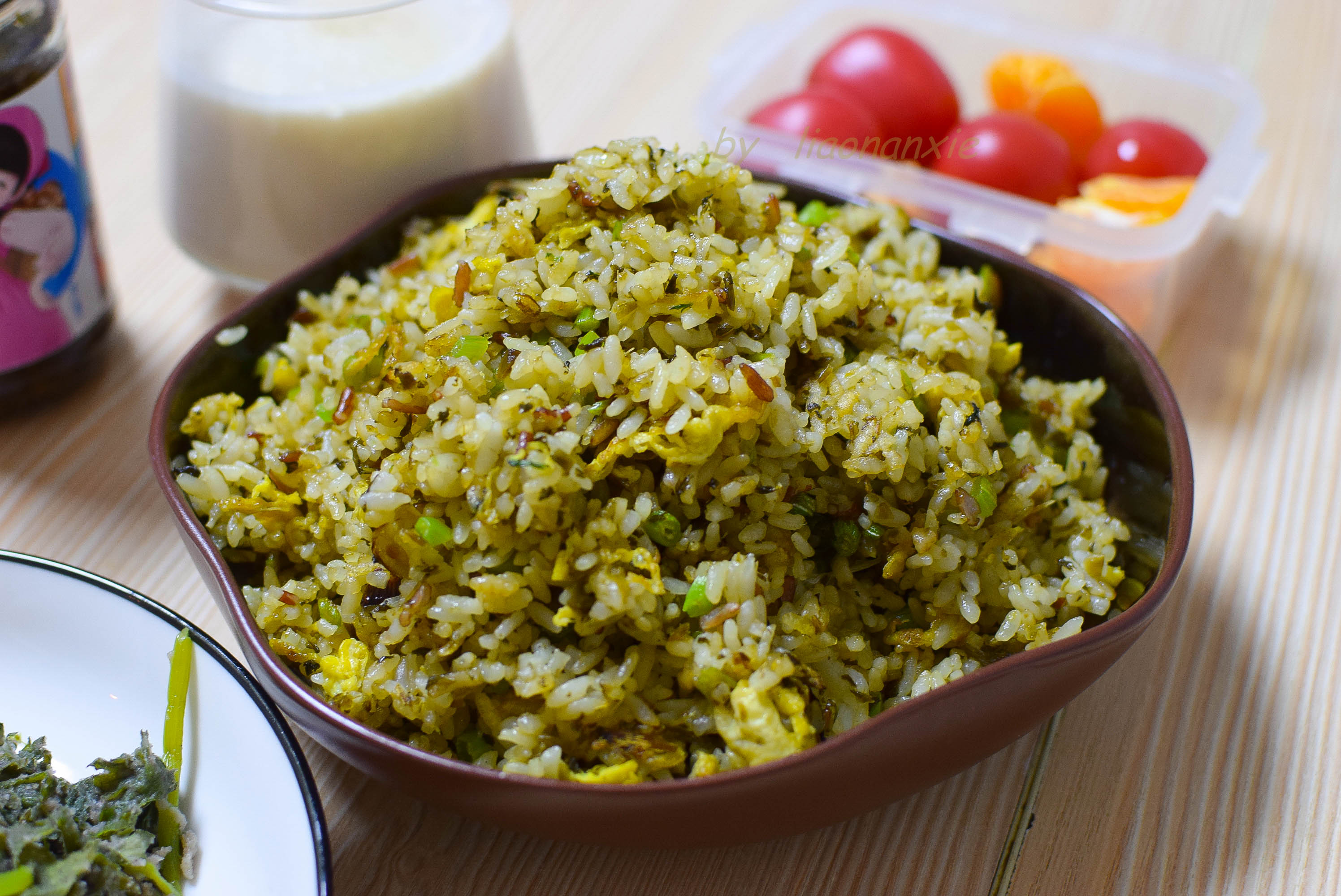 芽菜炒饭女儿特别爱吃这个饭,只要说炒饭,一定是芽菜炒饭,芽菜是四川