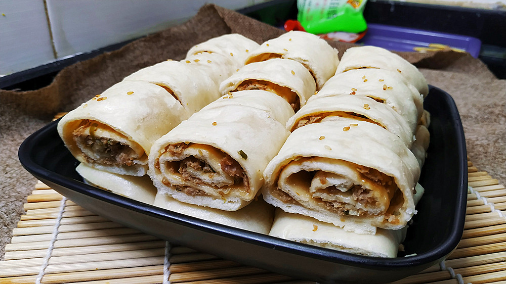 我是"小猫爱厨房"的小猫,说实话很长时间没有吃包子,馒头之类的面食了