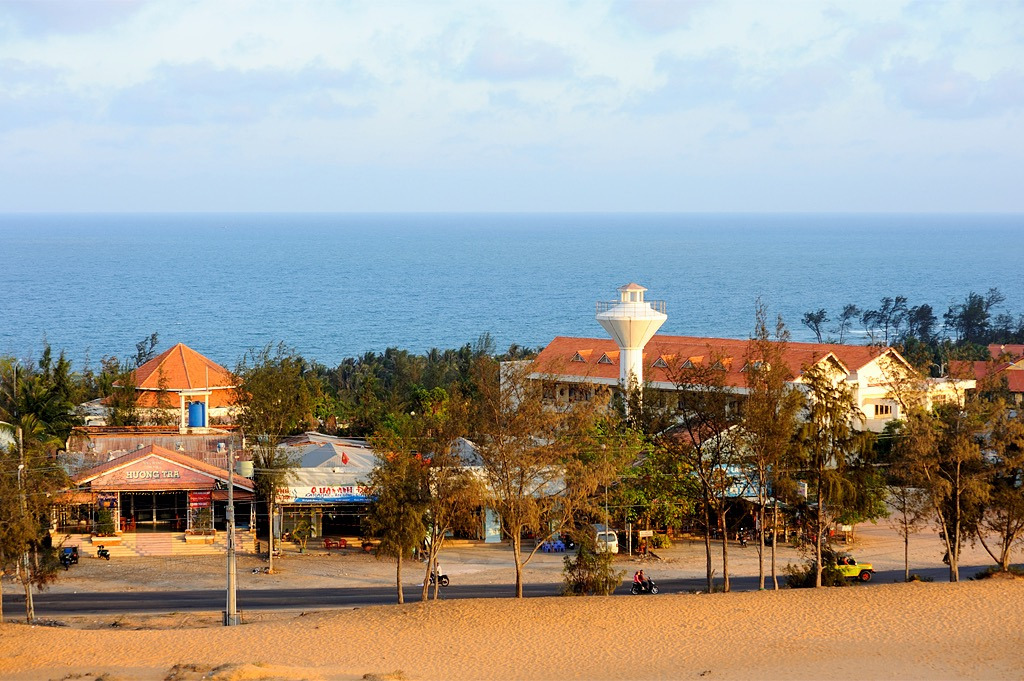 越南美奈最奇特的景观一半沙漠一半大海不要门票随便玩