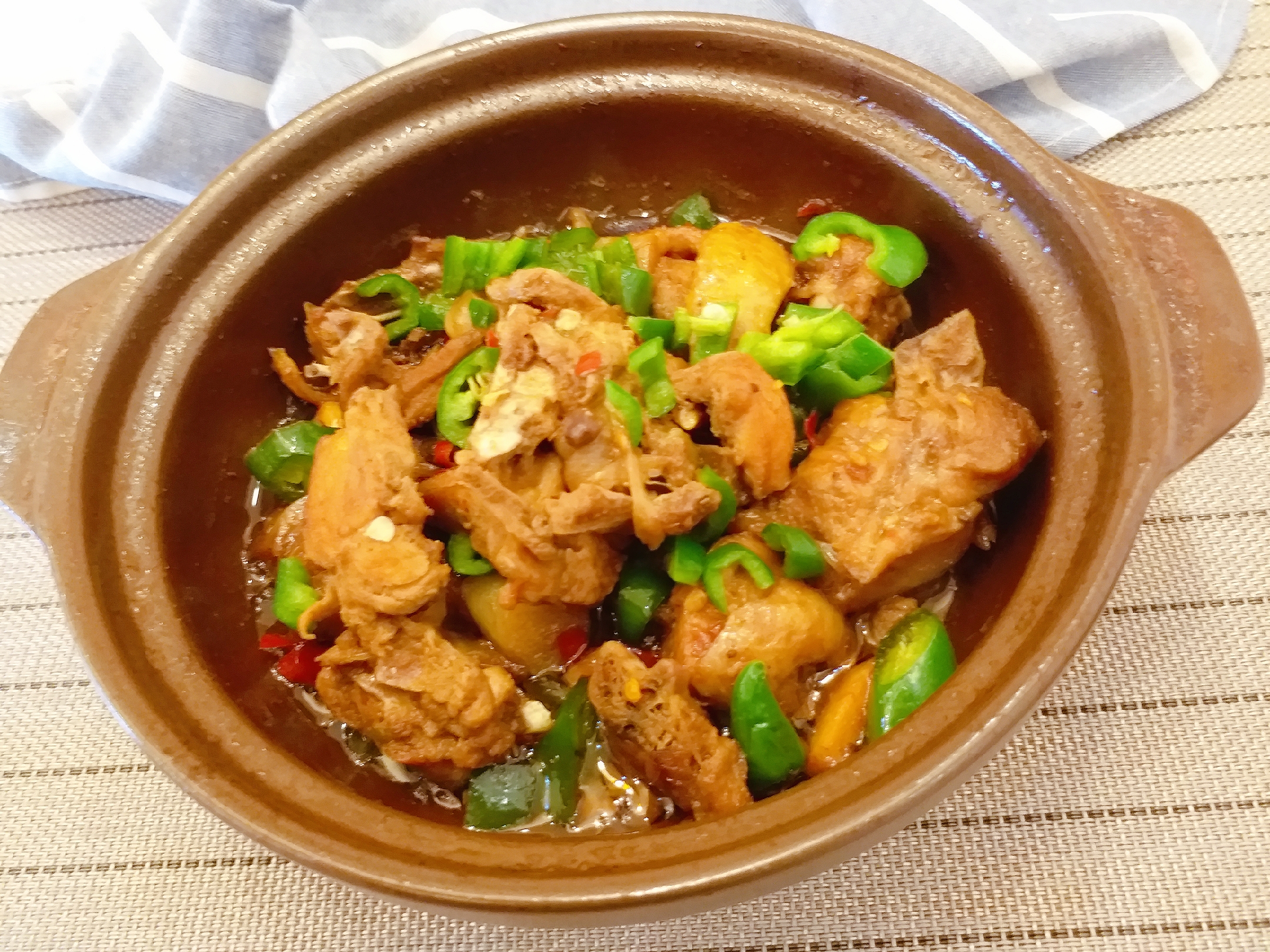 懒人版砂锅焖鸡,不炒不炸不焯水,味鲜汁浓,下饭佳肴