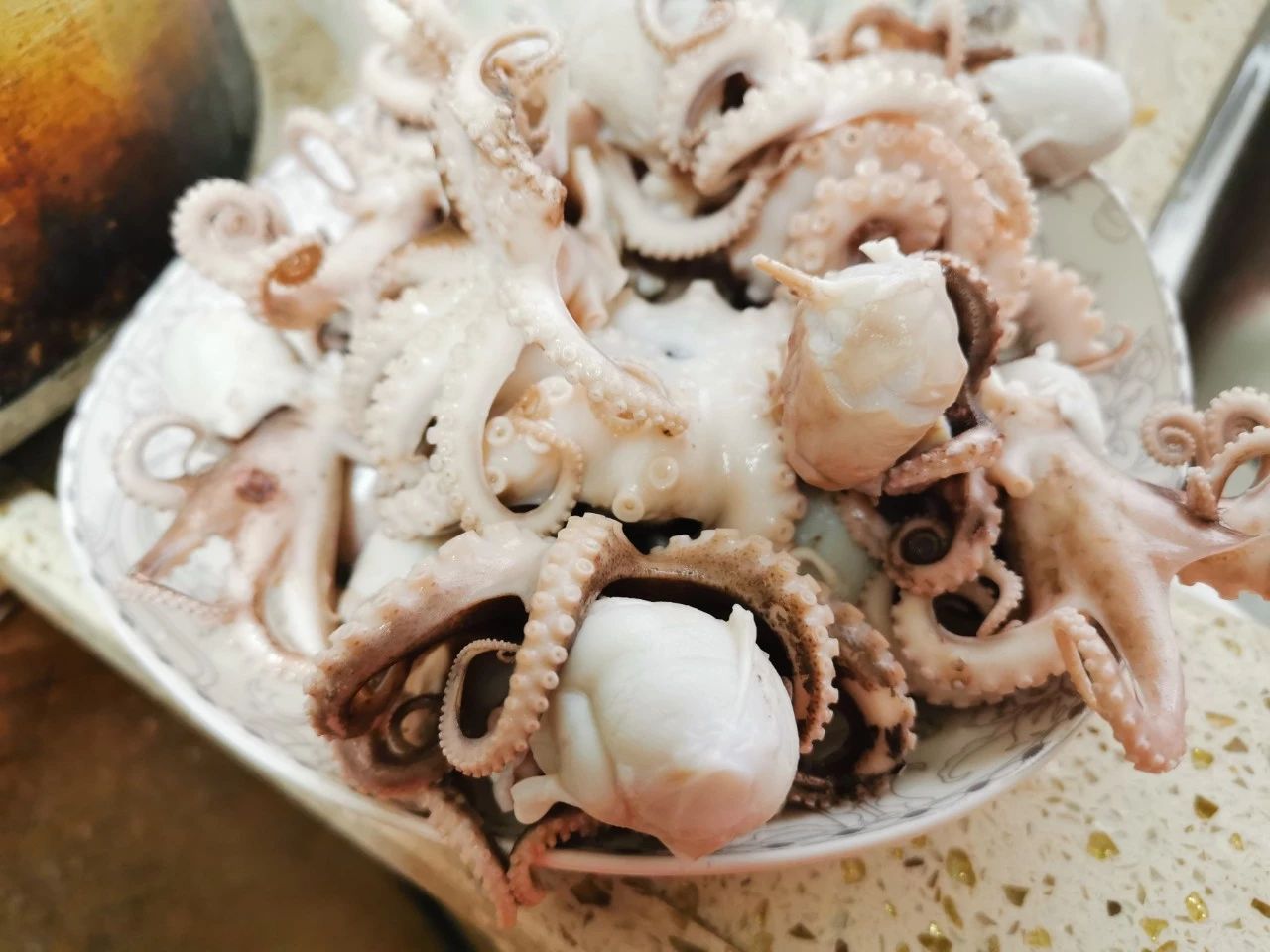 美国生吃牛肉韩国生吃章鱼日本生吃鱼片那中国生吃什么