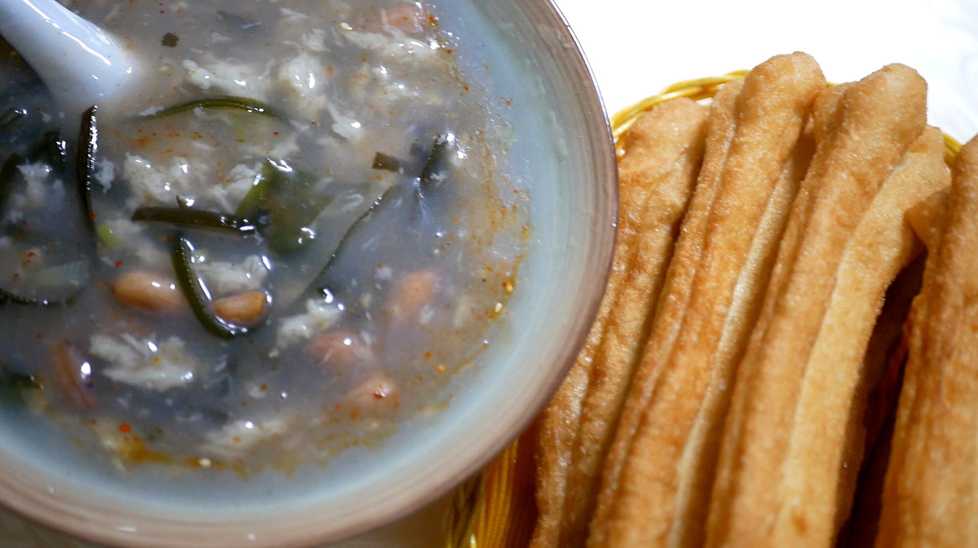 一把花生一把海带自己在家做白胡辣汤原汁原味喝完太舒服啦