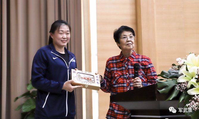 钟南山▲视频曝光！没想到钟南山家里是这样！网友：果盘太霸气