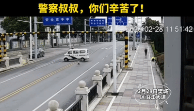 『社会』女子偶遇民警路边吃饭鞠躬致敬！刚刚，找到她了