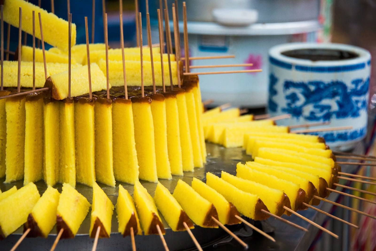 豌豆糕系太原市时令小吃之一,1957年,豌豆糕被评为太原市 "十大名吃".