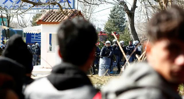 「移民」希腊边境“最高级”警戒阻止来自土耳其的移民，法国称愿提供援助