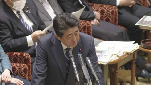 「日本内阁」安倍对缺席疫情对策会议内阁官员提出警告，包括小泉之子