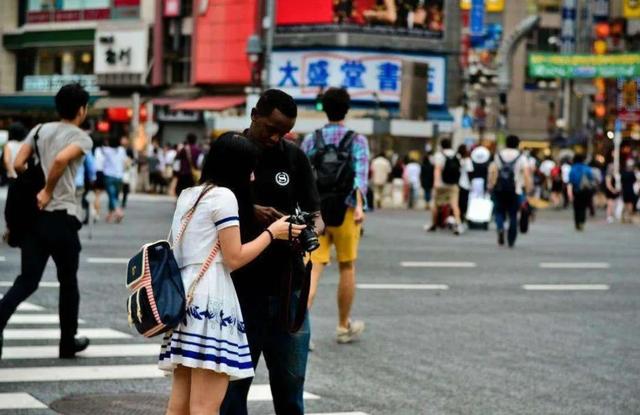 「在华外国人」近百万外国人在华居留，他们的真实状况究竟如何？