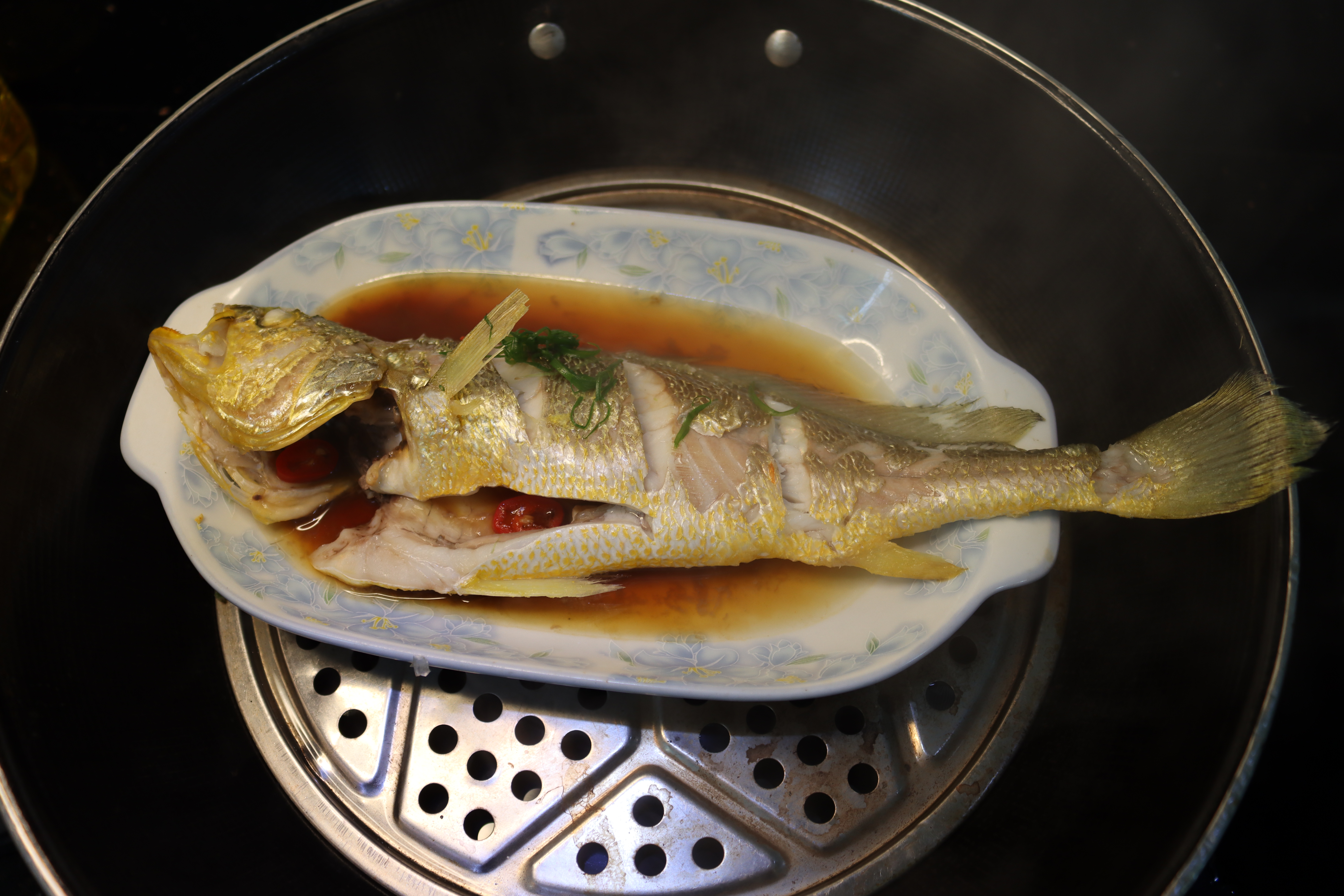 清蒸黄瓜鱼海鲜的做法讲究的就是一个鲜字希望你喜欢