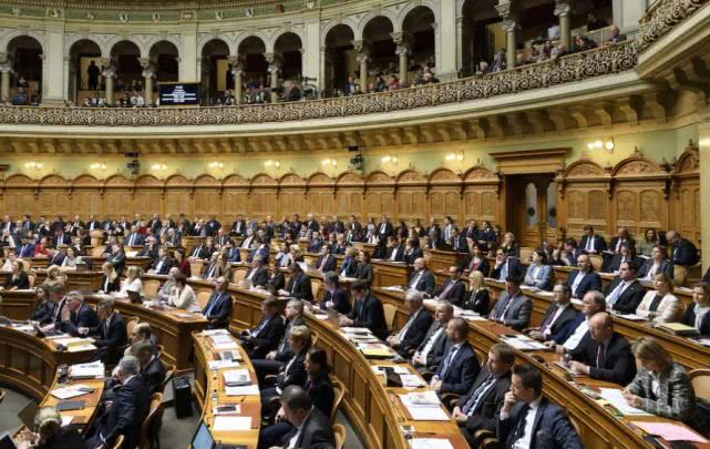 【口罩】目瞪口呆:瑞士女议员戴口罩遭议会驱逐