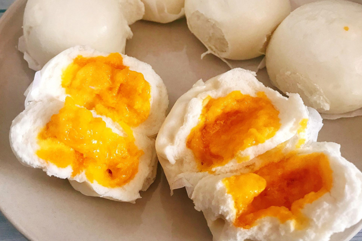 家庭版流沙包,做法简单,上锅一蒸,个个流沙,大人孩子都爱吃