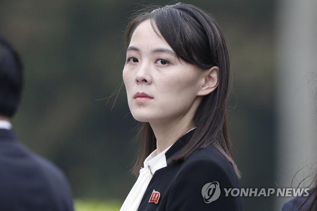 金正恩：金正恩妹妹首发声：朝鲜发射火箭炮是自卫，韩国买武器才令人讨厌