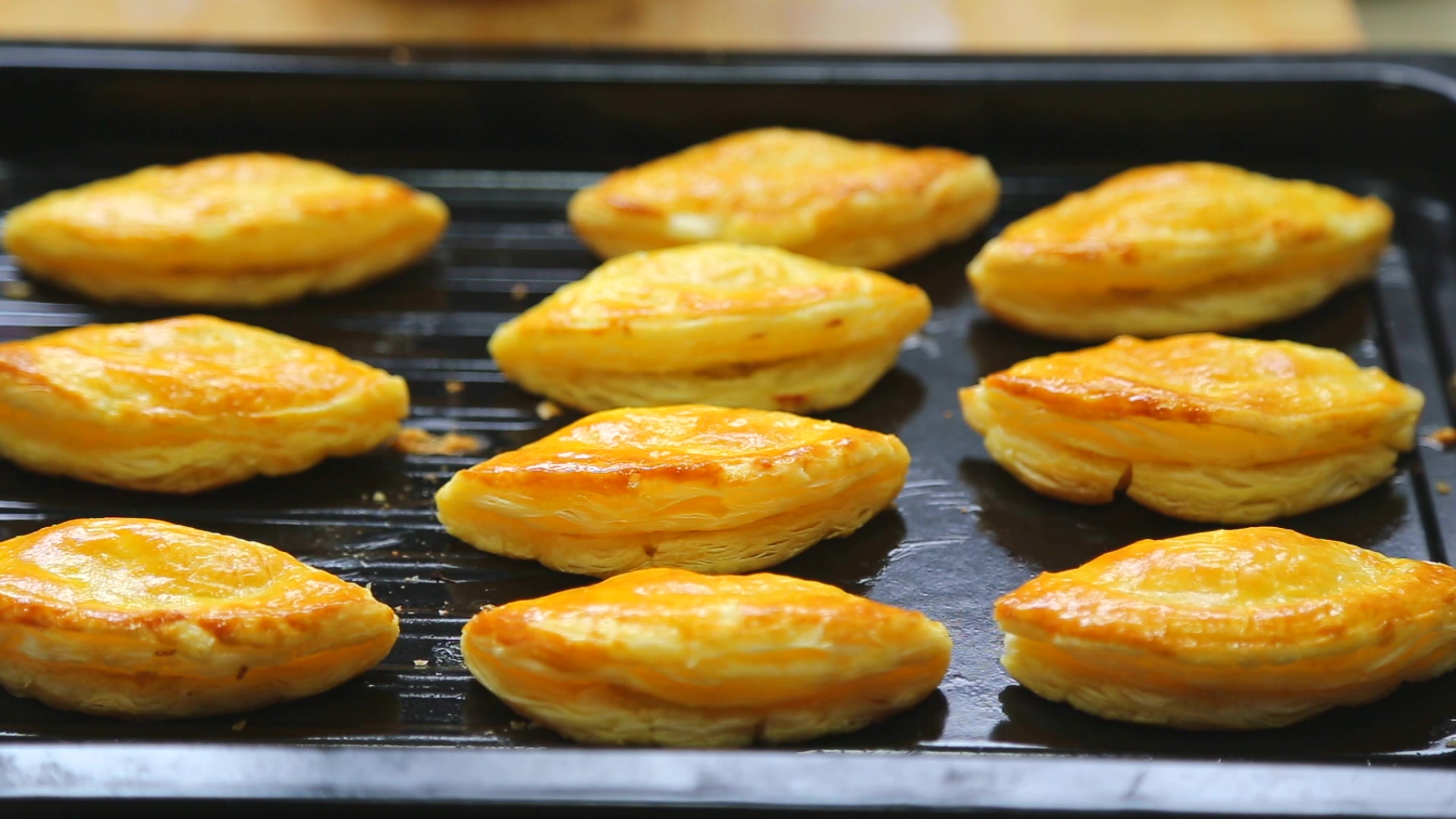 懒人烘焙榴莲酥外焦里嫩香味浓郁外皮酥脆不腻满嘴留香