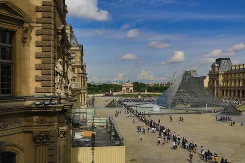 肺炎▲马克龙：法国将征用所有口罩，预留给新冠肺炎患者和医护人员