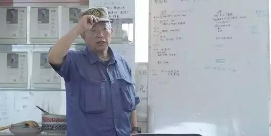 「中国绿卡」满5年就能拿中国绿卡？《外国人永久居留管理条例》为何招反对？