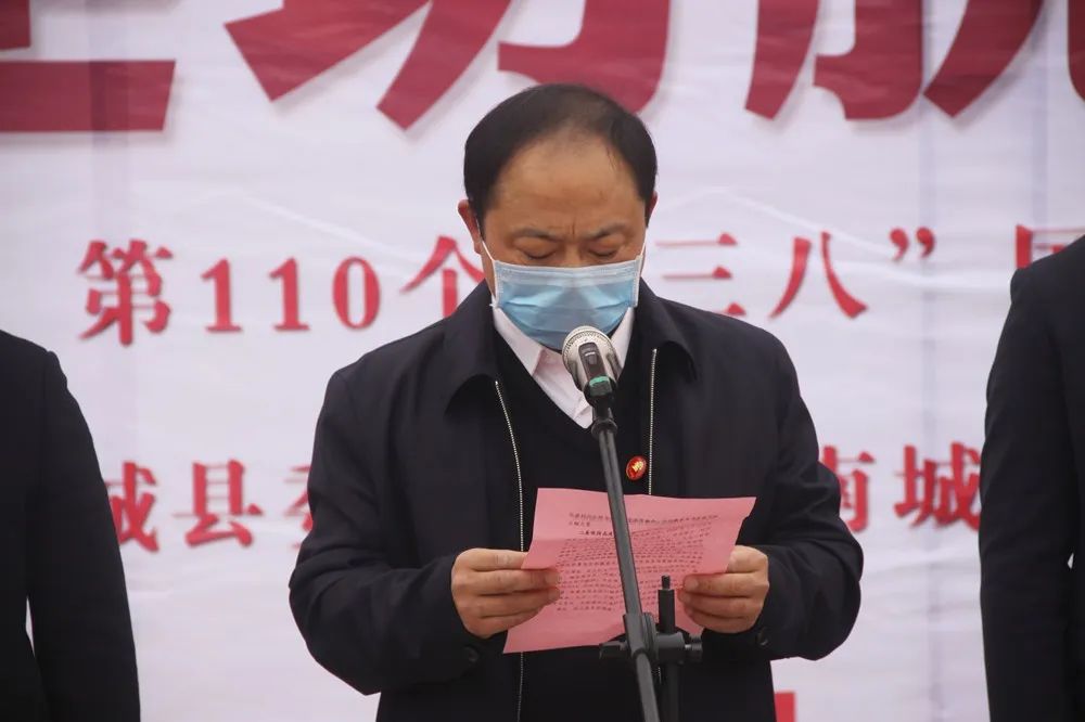 县委常委,宣传部部长黄晓俊,县人大常委会副主任周青林,副县长卢碧兰