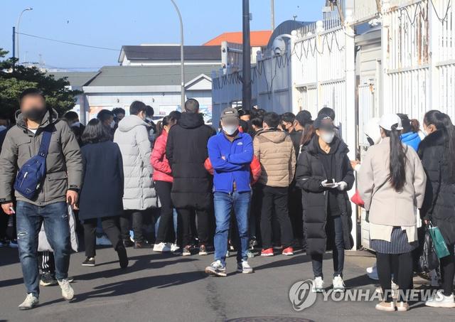 疫情：因疫情滞留济州岛中国人回国难，我总领馆沟通后韩国延长居留时间