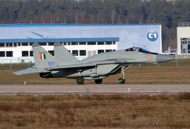 阿帕奇@阿帕奇能力强大，米格28表示不服，长相相似却更加凶猛